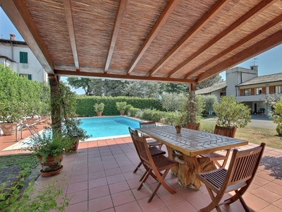 Villa in Via Alcide De Gasperi 1, Barga, 9 locali, 5 bagni, garage