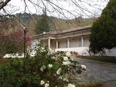 Villa a Camaiore, 8 locali, 3 bagni, giardino privato, 320 m²