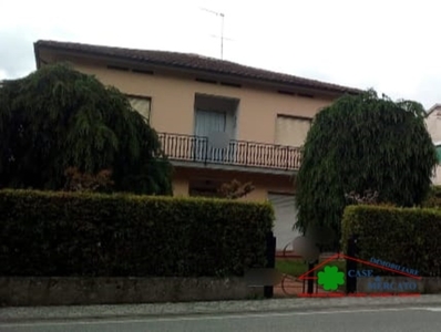 Villa a Capannori, 15 locali, 3 bagni, giardino privato, garage
