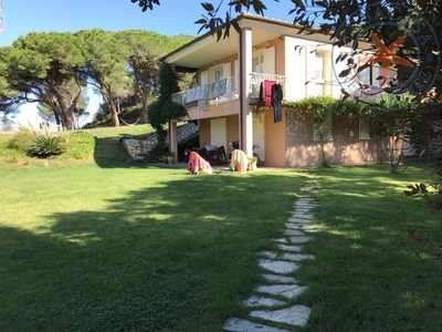Villa a Capoliveri, 13 locali, 3 bagni, con box, arredato, 300 m²