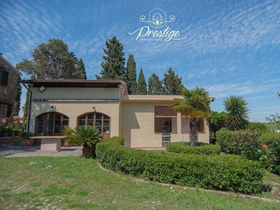 Villa a Collesalvetti, 12 locali, 4 bagni, giardino privato, 470 m²