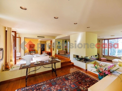 Villa a Collesalvetti, 16 locali, 5 bagni, giardino privato, 450 m²