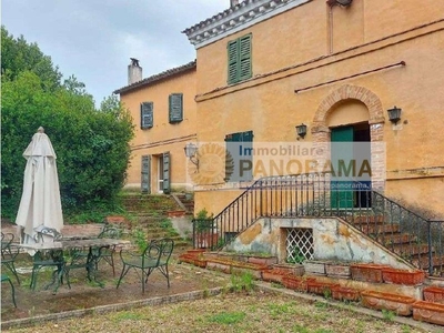 Villa a Fermo, 21 locali, 9 bagni, con box, 500 m², multilivello