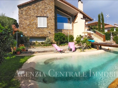 Villa a Grosseto, 10 locali, 5 bagni, giardino privato, arredato