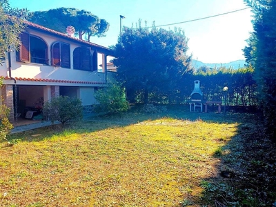 Villa a Livorno, 5 locali, 2 bagni, giardino privato, 150 m², taverna