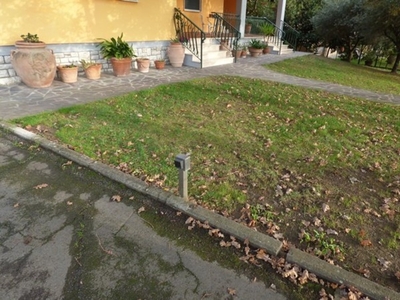 Villa a Lucca, 10 locali, 3 bagni, giardino privato, posto auto