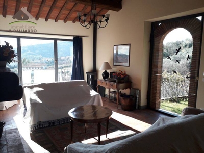 Villa a Lucca, 10 locali, 4 bagni, giardino privato, posto auto