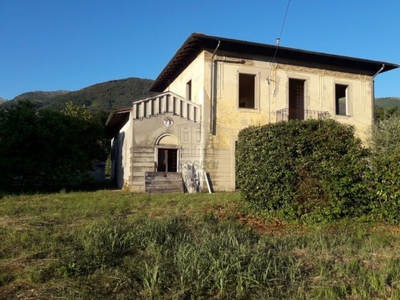 Villa a Lucca, 13 locali, 4 bagni, giardino privato, garage, 376 m²