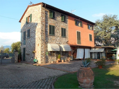 Villa in Via Carlo Piaggia, Lucca, 21 locali, 9 bagni, arredato