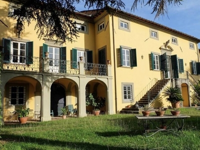 Villa a Lucca, 26 locali, 7 bagni, giardino privato, arredato, 1098 m²