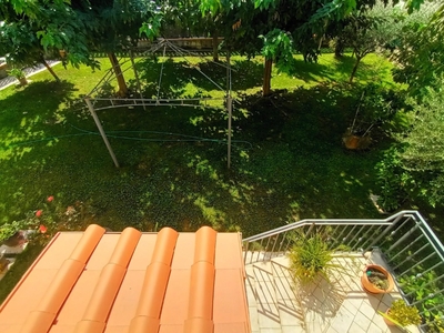 Villa a Lucca, 8 locali, 2 bagni, giardino privato, posto auto, 240 m²