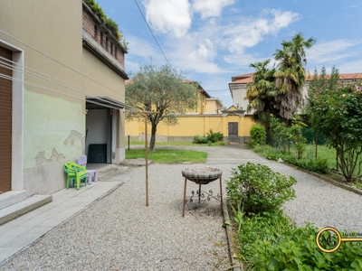 Villa a Melzo, 8 locali, 5 bagni, giardino privato, 300 m², terrazzo