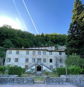 Villa a Pescaglia, 14 locali, 2 bagni, giardino privato, 380 m²