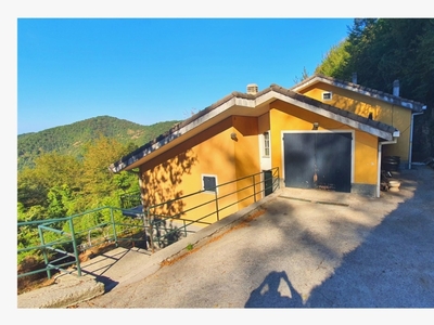 Villa a Rapallo, 3 locali, 2 bagni, giardino privato, garage, 110 m²