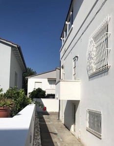 Villa a Rosignano Marittimo, 10 locali, 3 bagni, giardino privato