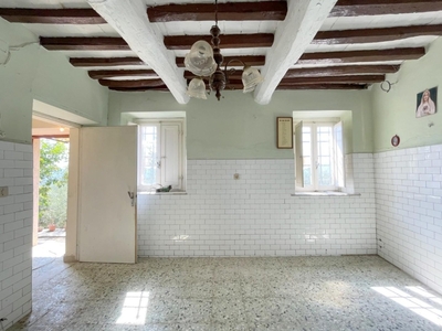 Villa a schiera a Camaiore, 8 locali, 1 bagno, giardino privato