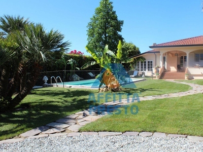 Villa a schiera a Camaiore, 9 locali, 4 bagni, giardino privato