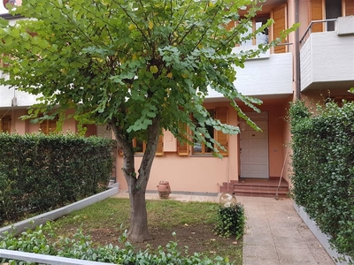 Villa a schiera a Massarosa, 15 locali, 3 bagni, posto auto, 240 m²