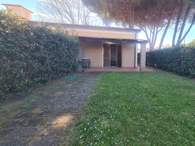 Villa a schiera a Rosignano Marittimo, 3 locali, giardino privato