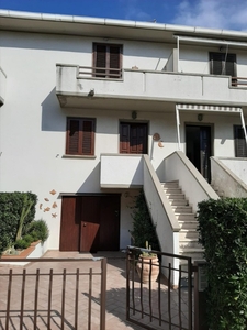 Villa a schiera a Rosignano Marittimo, 4 locali, 2 bagni, arredato