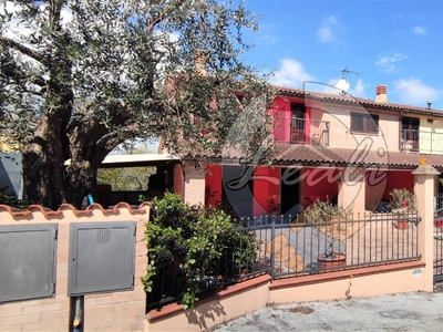 Villa a schiera in Contrada Pianciano, Tolentino, 6 locali, 2 bagni