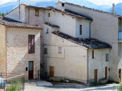 Villa a schiera in Contrada Romani, Sarnano, 4 locali, 1 bagno, 108 m²