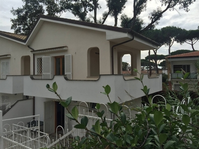 Villa a schiera in Rio Claro, Fondi, 5 locali, 2 bagni, posto auto