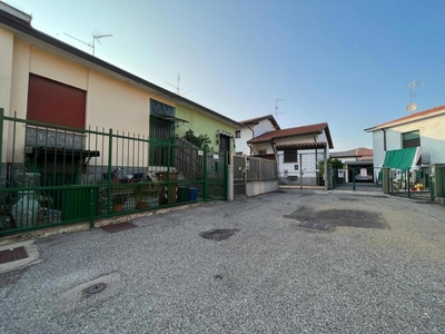 Villa a schiera in Via Casazza 48, Abbiategrasso, 3 locali, 1 bagno