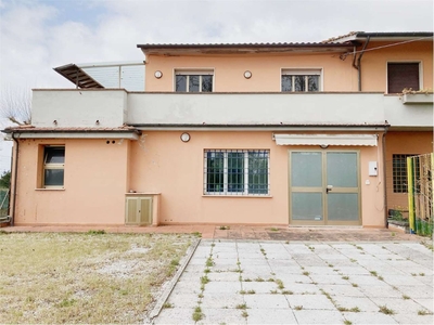 Villa a schiera in Via don emilio angeli, Capannori, 6 locali, 2 bagni