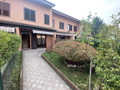 Villa a schiera in Via Firenze, Garbagnate Milanese, 5 locali, 2 bagni