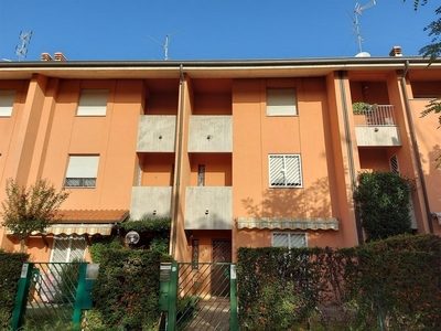 Villa a schiera in Via Manzoni, Meda, 5 locali, 3 bagni, con box