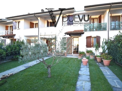Villa a schiera in Via Olmi, Pietrasanta, 5 locali, 2 bagni, 155 m²