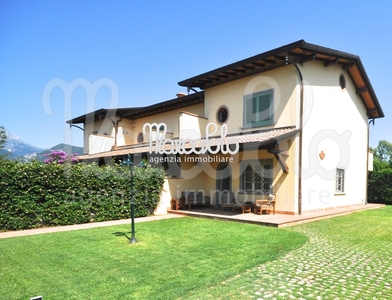 Villa a schiera in Via Toni, Forte dei Marmi, 10 locali, 4 bagni