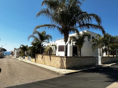 Villa a schiera in Via Vasco de Gama ang. Neil Armstrong, Gallipoli