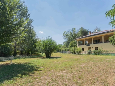 Villa a Trezzo sull'Adda, 4 locali, 3 bagni, giardino privato, 400 m²