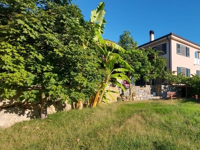 Villa a Ventimiglia, 5 locali, 2 bagni, giardino privato, 300 m²
