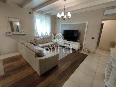 Villa a Viareggio, 7 locali, 3 bagni, posto auto, arredato, 210 m²