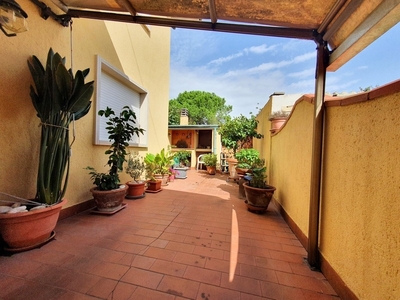 Villa a Viareggio, 8 locali, 2 bagni, giardino privato, arredato
