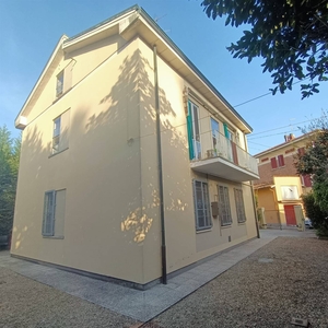 Villa bifamiliare in vendita a Modena Torrazzi