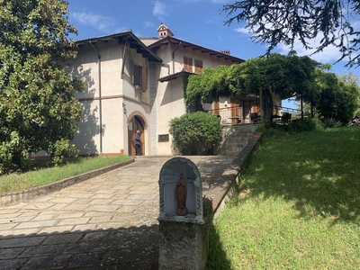 Villa con giardino a Stradella