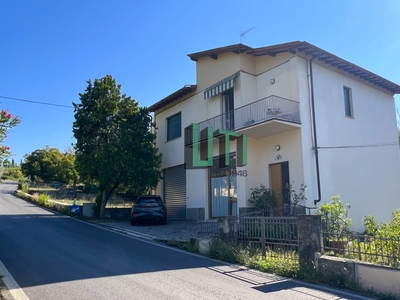 Villa con giardino in via di tizzano, Bagno a Ripoli