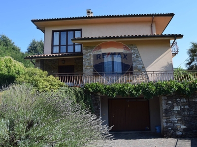 Villa in LOC DEBBIO, Bagni di Lucca, 11 locali, 2 bagni, con box