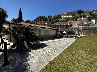 Villa in Via Collarina snc, Imperia, 4 locali, 2 bagni, posto auto