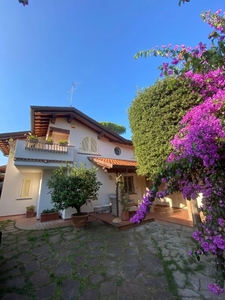 Villa in Via Concordia, Pietrasanta, 5 locali, 5 bagni, arredato