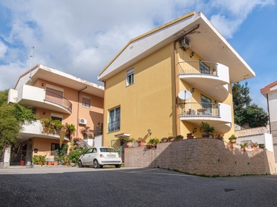 Villa in Via del Fante 100, Messina, 2 bagni, giardino privato, 240 m²