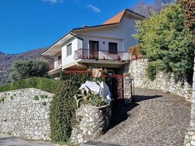 Villa in VIA DEL SANTO, Borgo a Mozzano, 8 locali, 3 bagni, con box