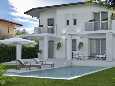 Villa in Via E. Toti, Pietrasanta, 9 locali, 4 bagni, giardino privato