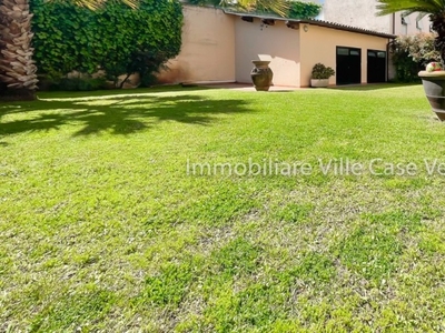 Villa in Via Francesco Gasperini, Camaiore, 8 locali, 3 bagni, 220 m²