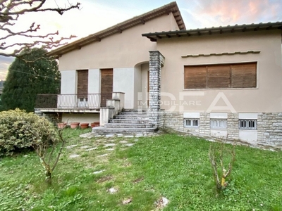 Villa in Via Lamberto Landi, Lucca, 8 locali, 2 bagni, 275 m²