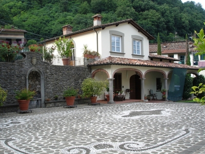Villa in Viale Umberto I', Lucca, 15 locali, 10 bagni, garage, 1000 m²